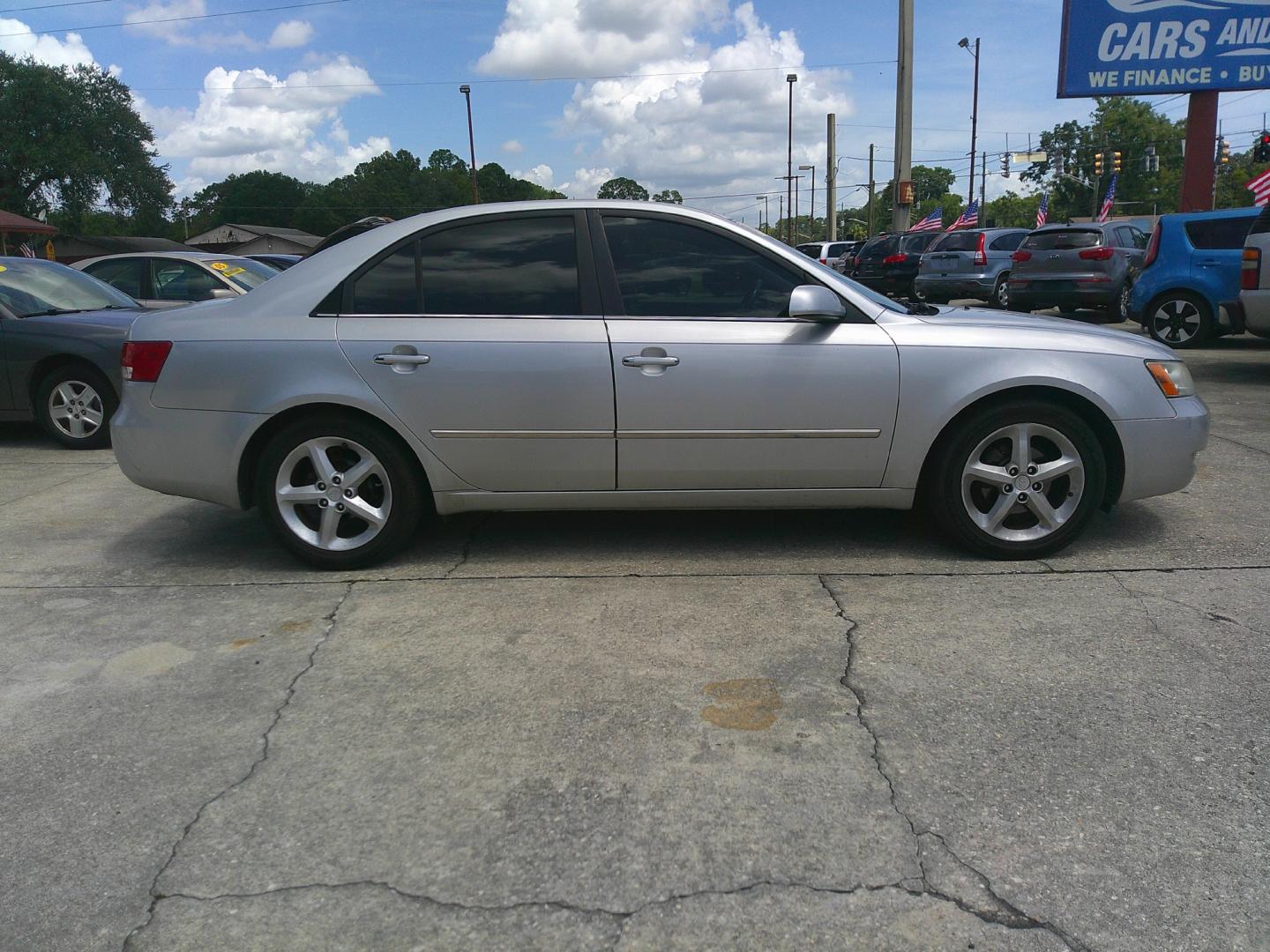 2008 SILVER HYUNDAI SONATA LIMITED; SE (5NPEU46C68H) , located at 390 Hansen Avenue, Orange Park, FL, 32065, (904) 276-7933, 30.130497, -81.787529 - Photo#4